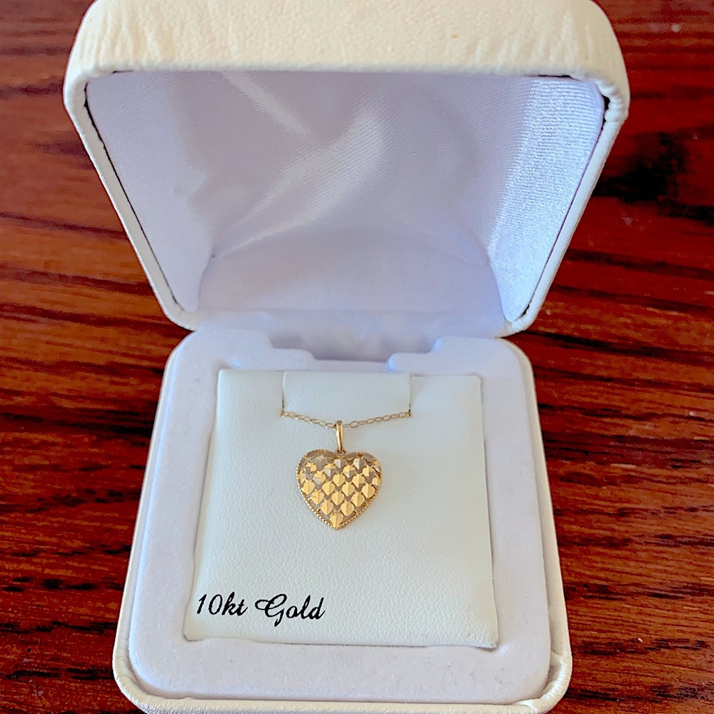 10K Gold Sequin Heart Pendant Necklace